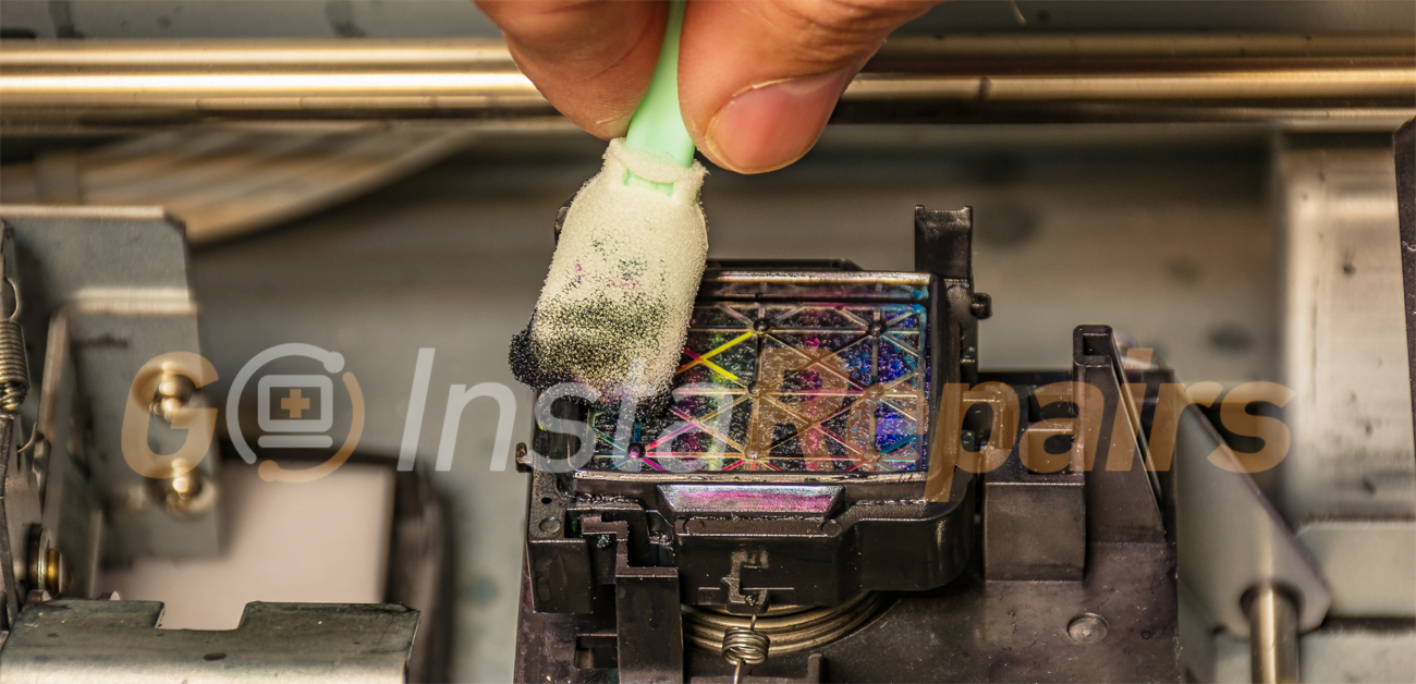 Maintenance cartridge cleaning printhead